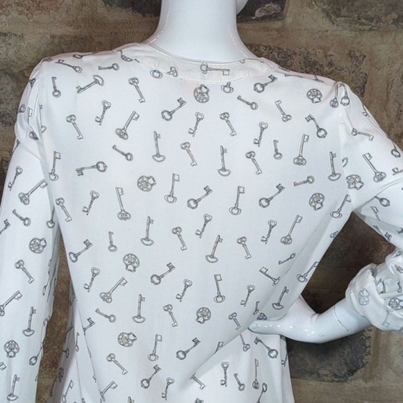 Per Se Blouse Key Print White Black Long Roll Sleeve Button Woman's‎ Size Medium - Picture 7 of 11